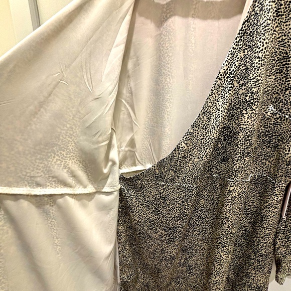 Midi wrap dress in fun print - Picture 5 of 7